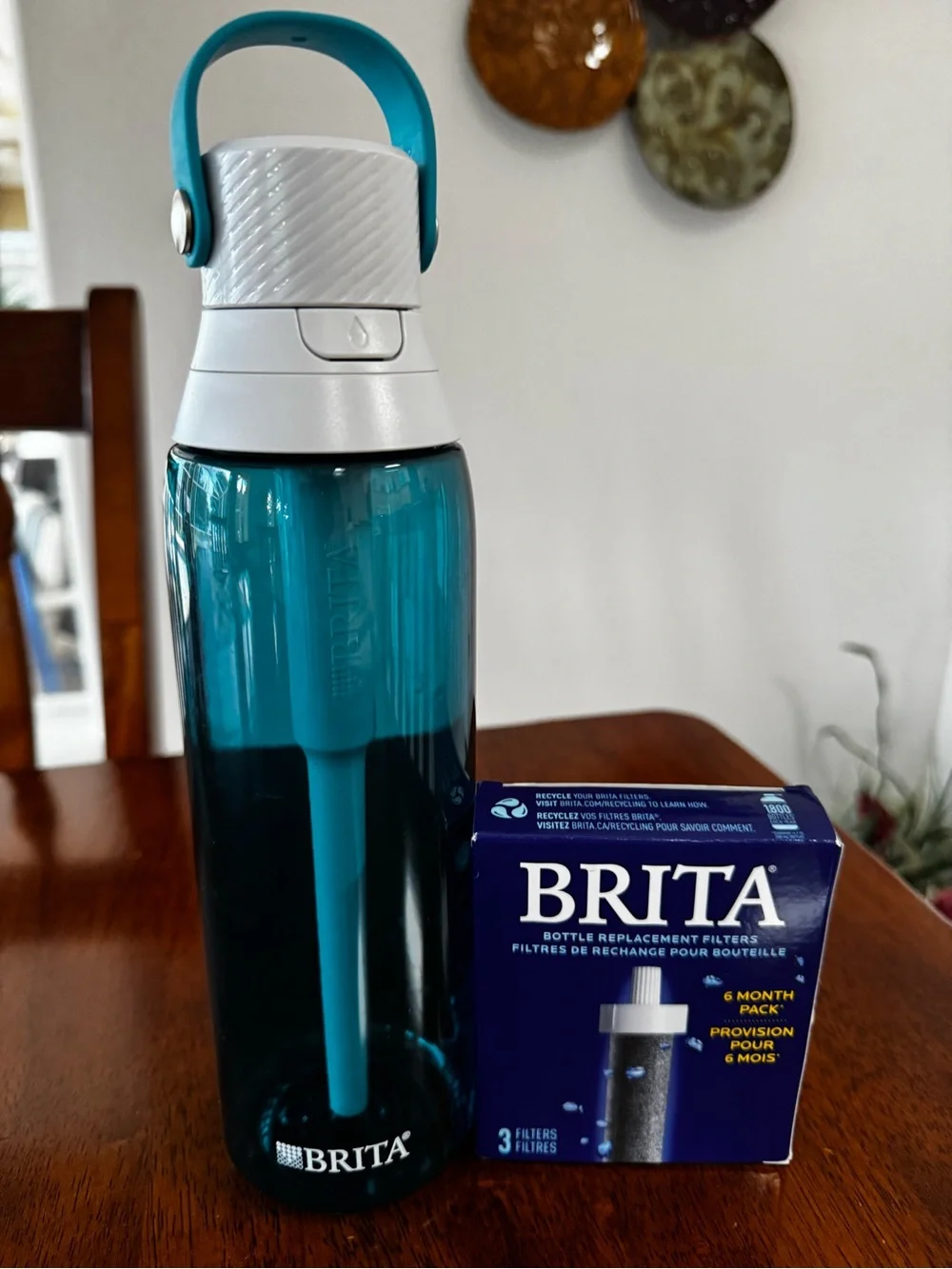Brita Teal and White Refillable Water Bottle with Handle and 2 new filters